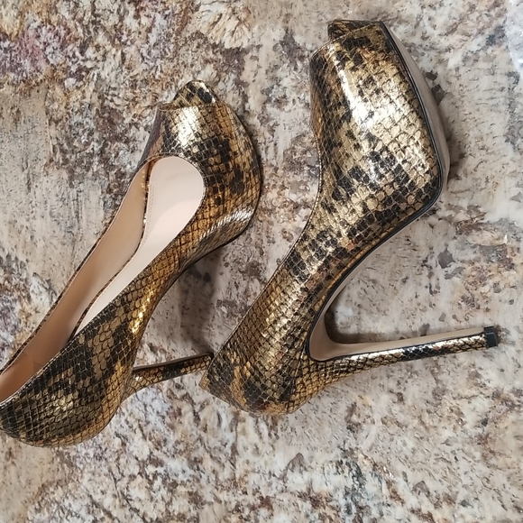Enzo Angiolini Gold Snakeskin Heels> Size 8 1/2 - Picture 2 of 6